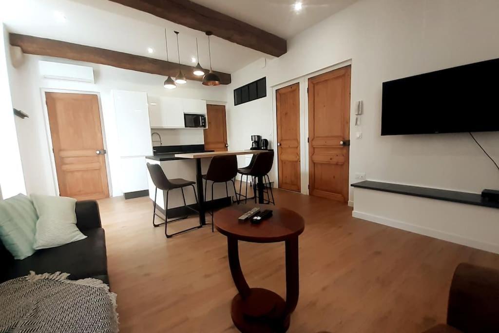 Classe 4 Etoiles - Cybele - Centre Ville 2 Chambres, Cour Privative Et Garage 비엔 외부 사진