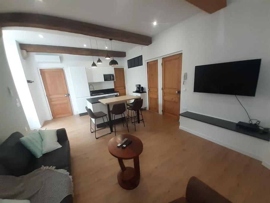 Classe 4 Etoiles - Cybele - Centre Ville 2 Chambres, Cour Privative Et Garage 비엔 외부 사진