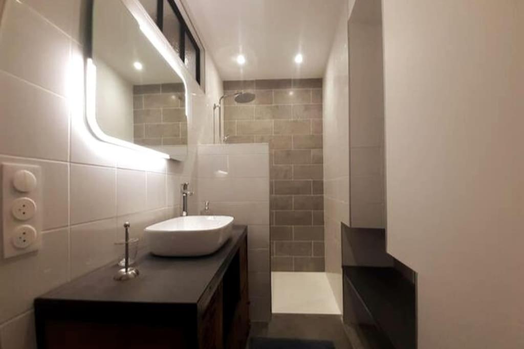 Classe 4 Etoiles - Cybele - Centre Ville 2 Chambres, Cour Privative Et Garage 비엔 외부 사진