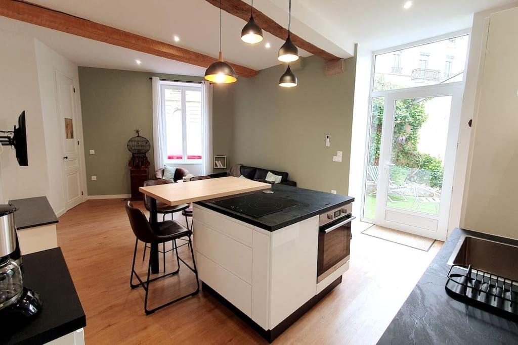 Classe 4 Etoiles - Cybele - Centre Ville 2 Chambres, Cour Privative Et Garage 비엔 외부 사진